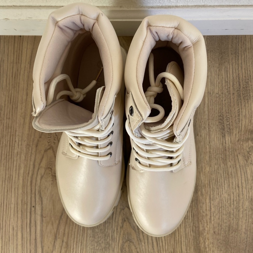 New Wild Diva Lounge Chunky Cream Lace-Up Combat Snow Ankle Boots Women’s 7 1/2 - Picture 2 of 7